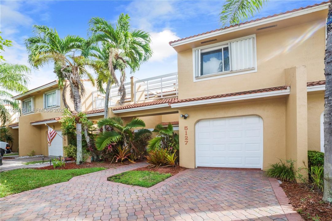 For Rent: $3,600 (3 beds, 2 baths, 1898 Square Feet)