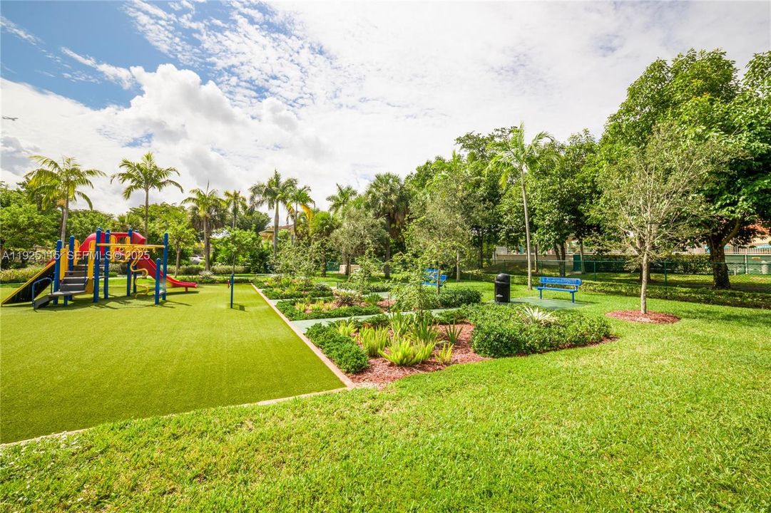 For Rent: $3,600 (3 beds, 2 baths, 1898 Square Feet)