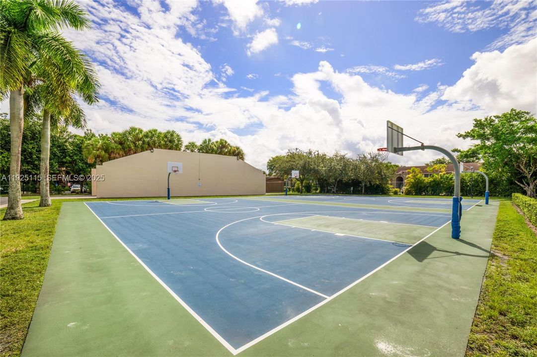 For Rent: $3,600 (3 beds, 2 baths, 1898 Square Feet)