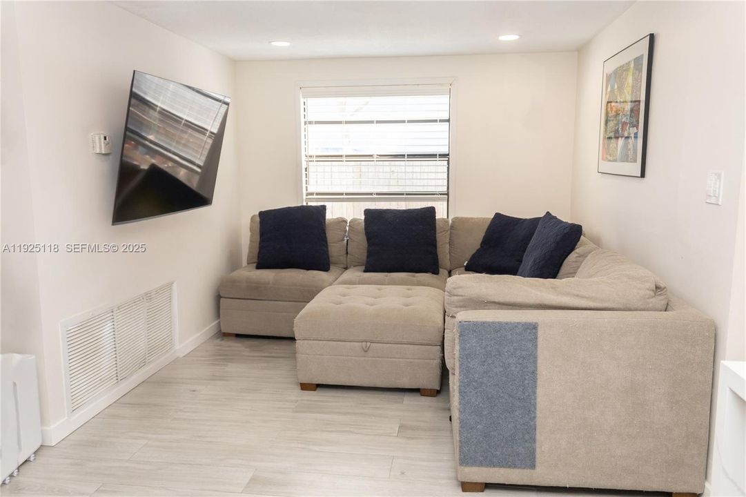 En Venta: $450,000 (2 camas, 1 baños, 858 Pies cuadrados)