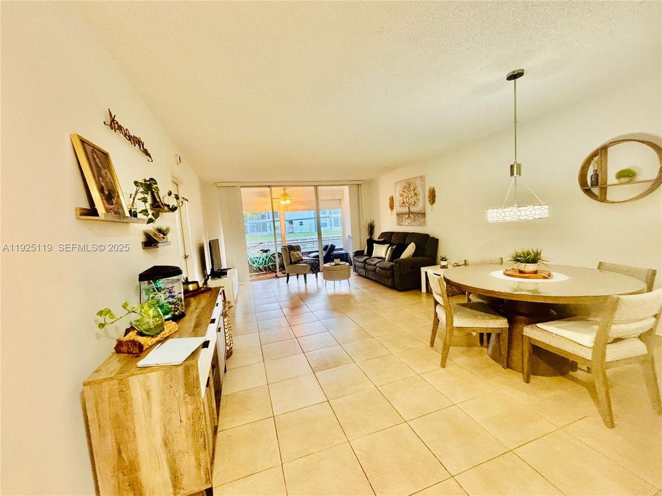 For Rent: $1,850 (2 beds, 2 baths, 1025 Square Feet)