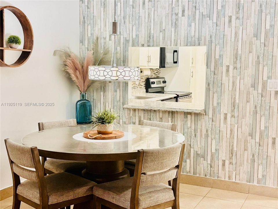 For Rent: $1,850 (2 beds, 2 baths, 1025 Square Feet)