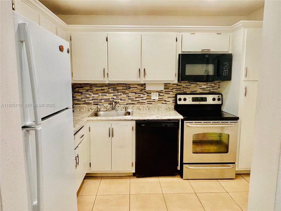 For Rent: $1,850 (2 beds, 2 baths, 1025 Square Feet)