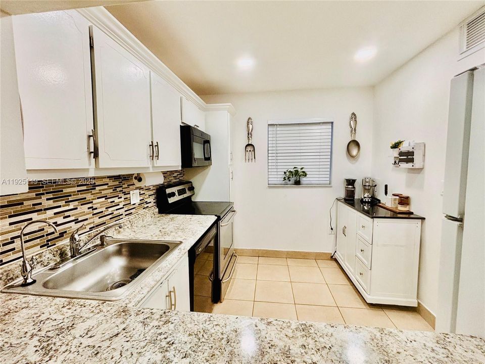 For Rent: $1,850 (2 beds, 2 baths, 1025 Square Feet)