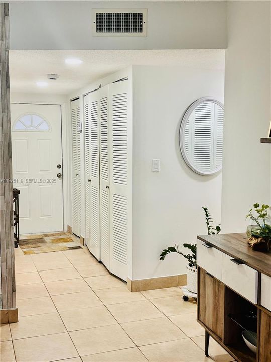 For Rent: $1,850 (2 beds, 2 baths, 1025 Square Feet)