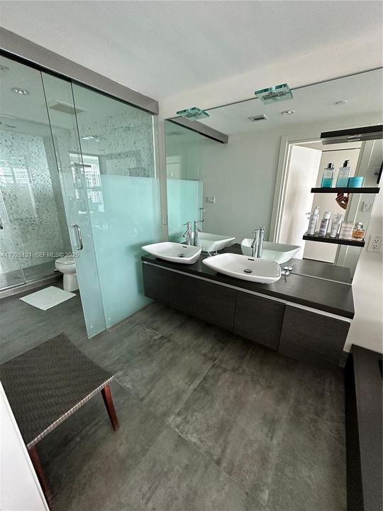 出租: $8,200 (2 贝兹, 2 浴室, 1500 平方英尺)