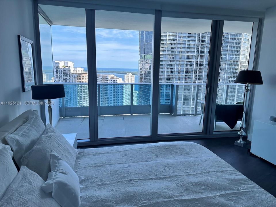 出租: $8,200 (2 贝兹, 2 浴室, 1500 平方英尺)