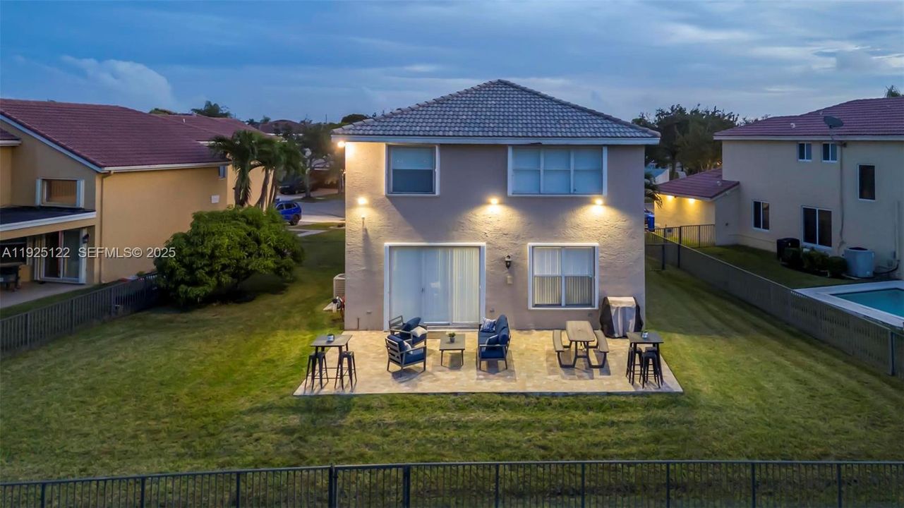 待售: $845,000 (5 贝兹, 3 浴室, 2637 平方英尺)