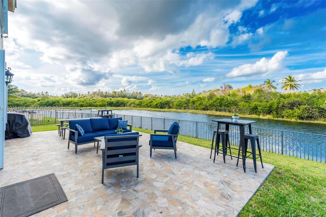 待售: $845,000 (5 贝兹, 3 浴室, 2637 平方英尺)