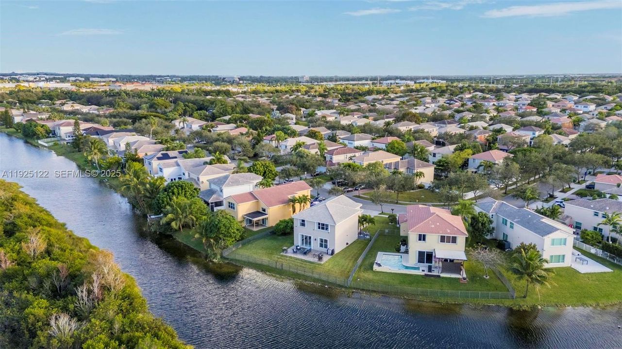 待售: $845,000 (5 贝兹, 3 浴室, 2637 平方英尺)