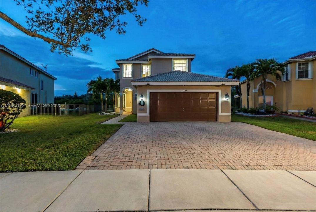 待售: $845,000 (5 贝兹, 3 浴室, 2637 平方英尺)