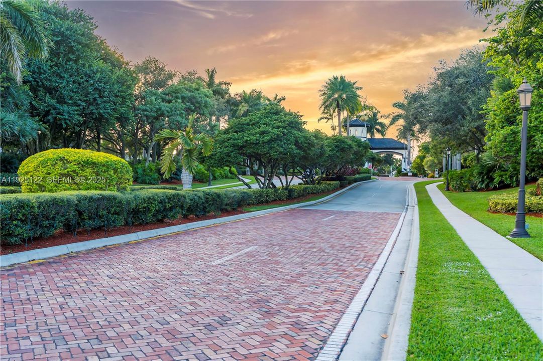 待售: $845,000 (5 贝兹, 3 浴室, 2637 平方英尺)