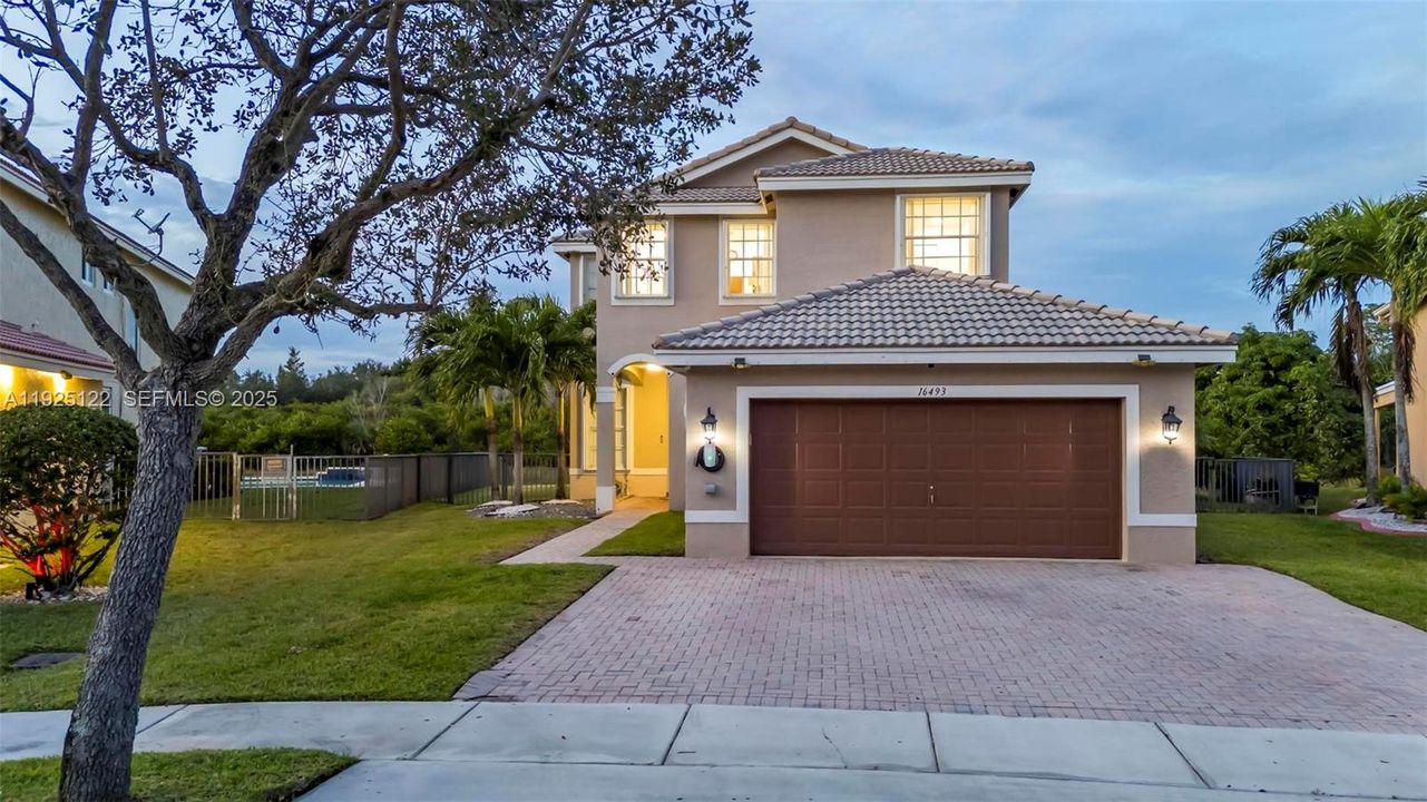 待售: $845,000 (5 贝兹, 3 浴室, 2637 平方英尺)