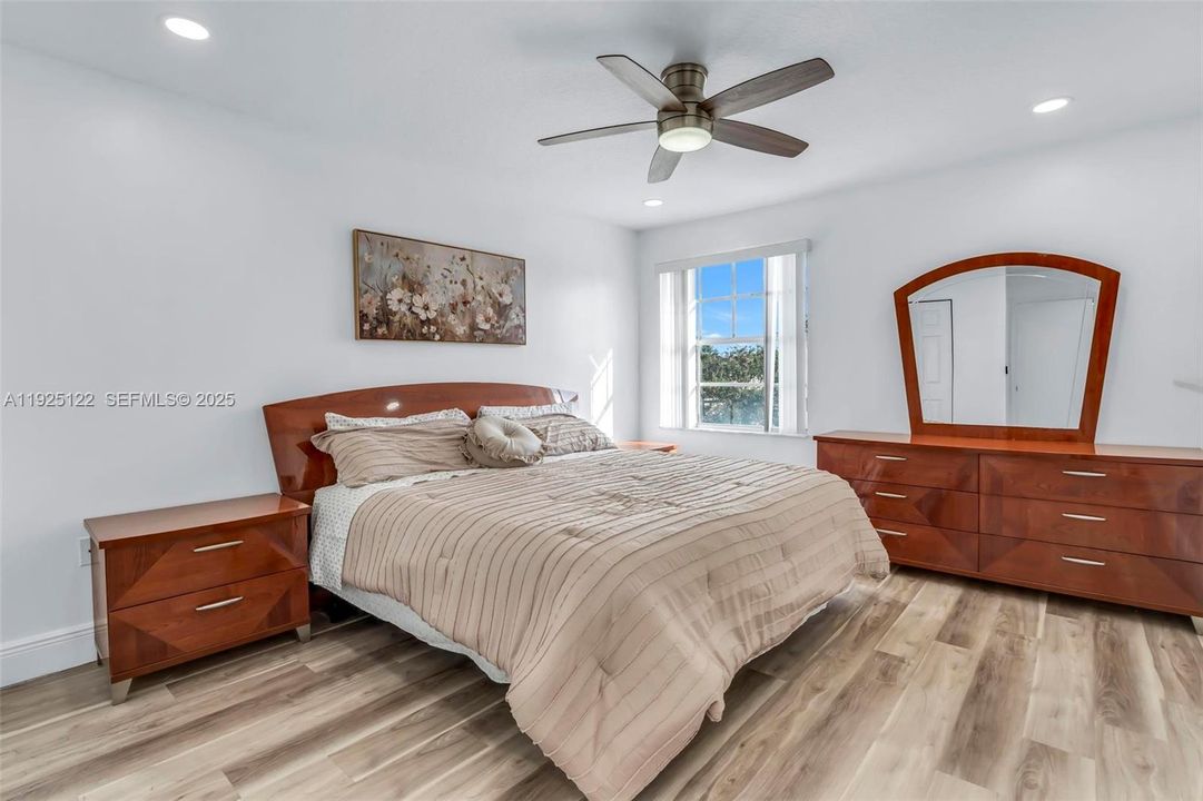 待售: $845,000 (5 贝兹, 3 浴室, 2637 平方英尺)