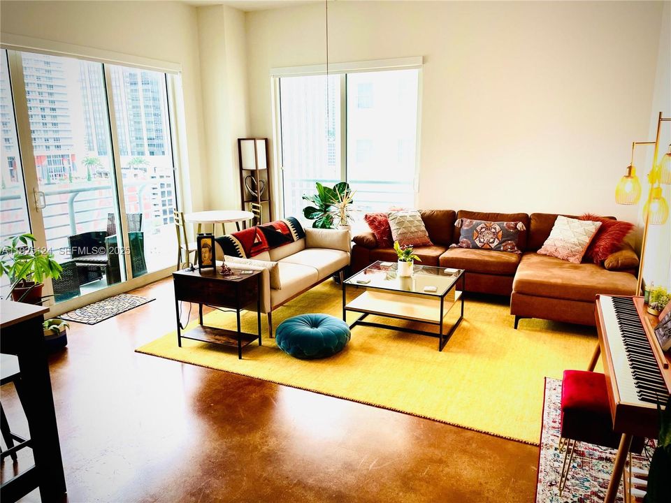 For Sale: $470,000 (2 beds, 2 baths, 1036 Square Feet)