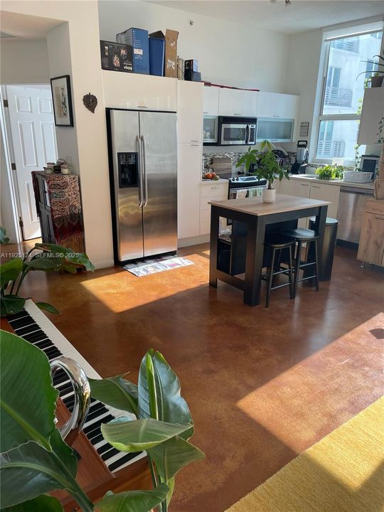 For Sale: $470,000 (2 beds, 2 baths, 1036 Square Feet)