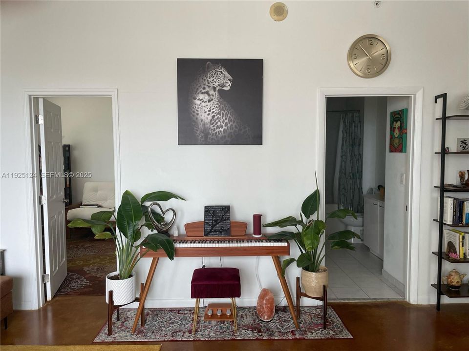 For Sale: $470,000 (2 beds, 2 baths, 1036 Square Feet)