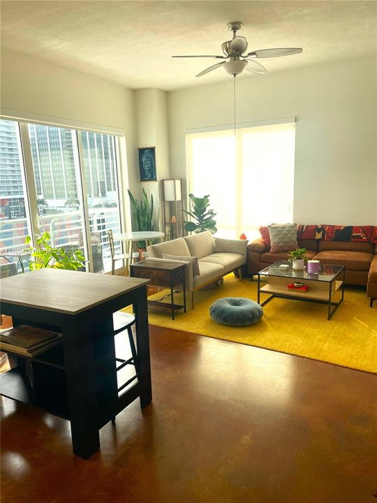 For Sale: $470,000 (2 beds, 2 baths, 1036 Square Feet)