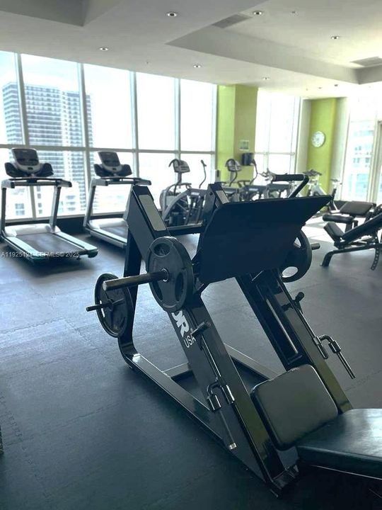 For Sale: $470,000 (2 beds, 2 baths, 1036 Square Feet)