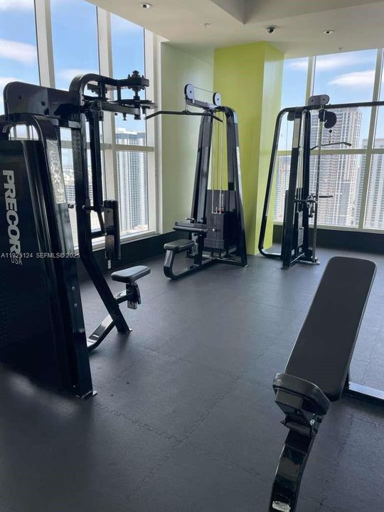 For Sale: $470,000 (2 beds, 2 baths, 1036 Square Feet)