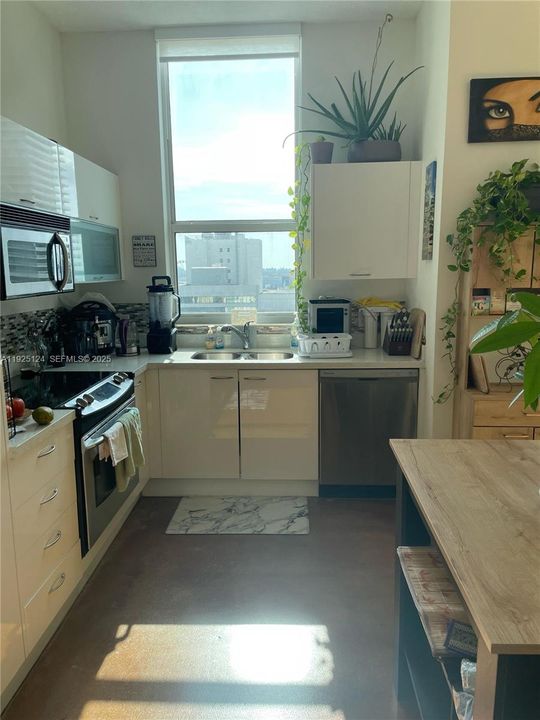 For Sale: $470,000 (2 beds, 2 baths, 1036 Square Feet)