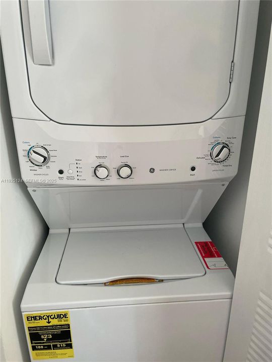 For Sale: $470,000 (2 beds, 2 baths, 1036 Square Feet)