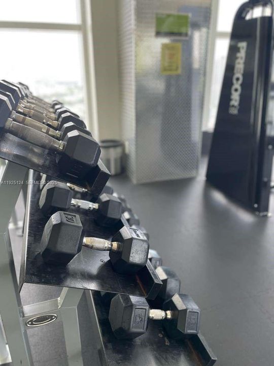 For Sale: $470,000 (2 beds, 2 baths, 1036 Square Feet)