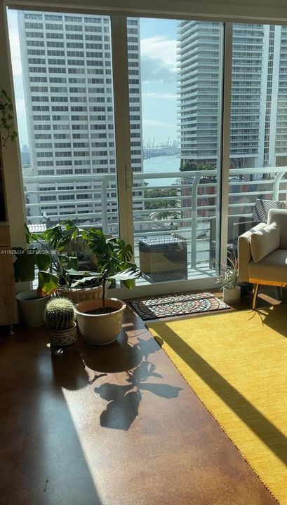 For Sale: $470,000 (2 beds, 2 baths, 1036 Square Feet)