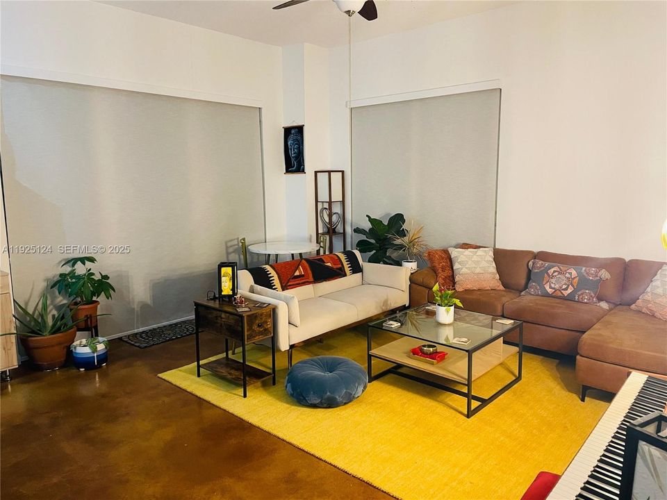 For Sale: $470,000 (2 beds, 2 baths, 1036 Square Feet)
