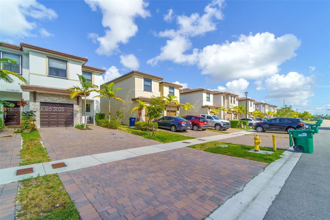 For Sale: $439,000 (3 beds, 2 baths, 1514 Square Feet)