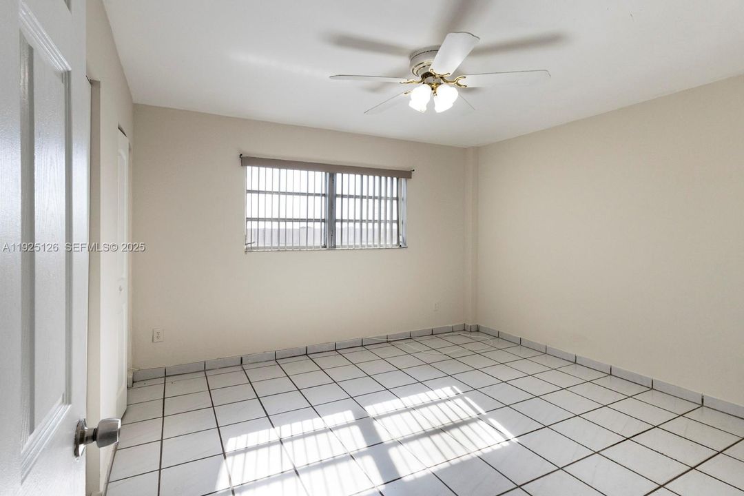For Rent: $2,000 (2 beds, 2 baths, 915 Square Feet)