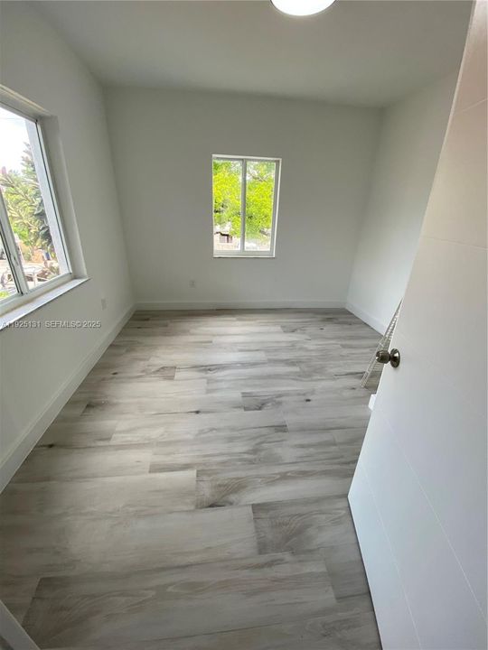 For Rent: $2,300 (2 beds, 1 baths, 850 Square Feet)