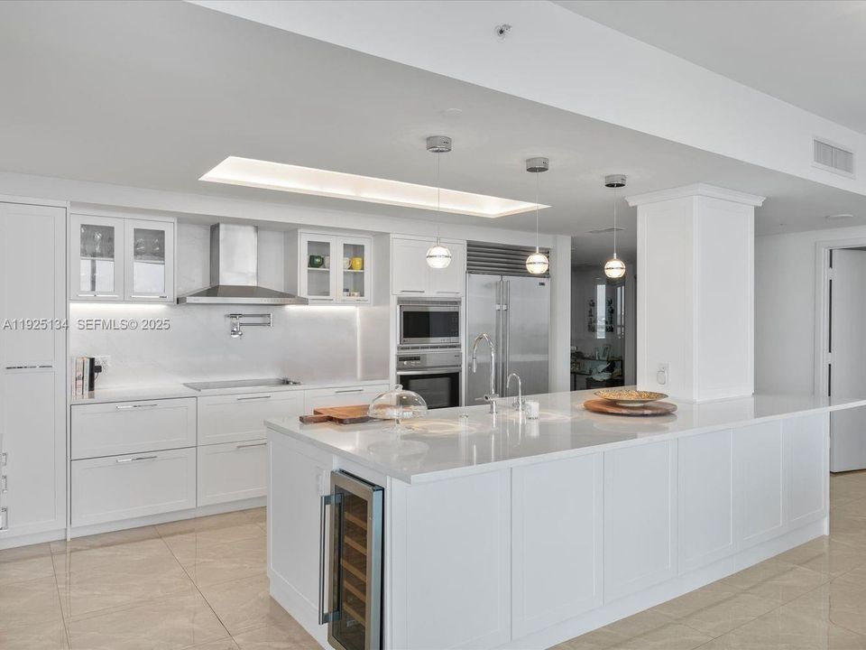 For Sale: $2,100,000 (2 beds, 2 baths, 1878 Square Feet)