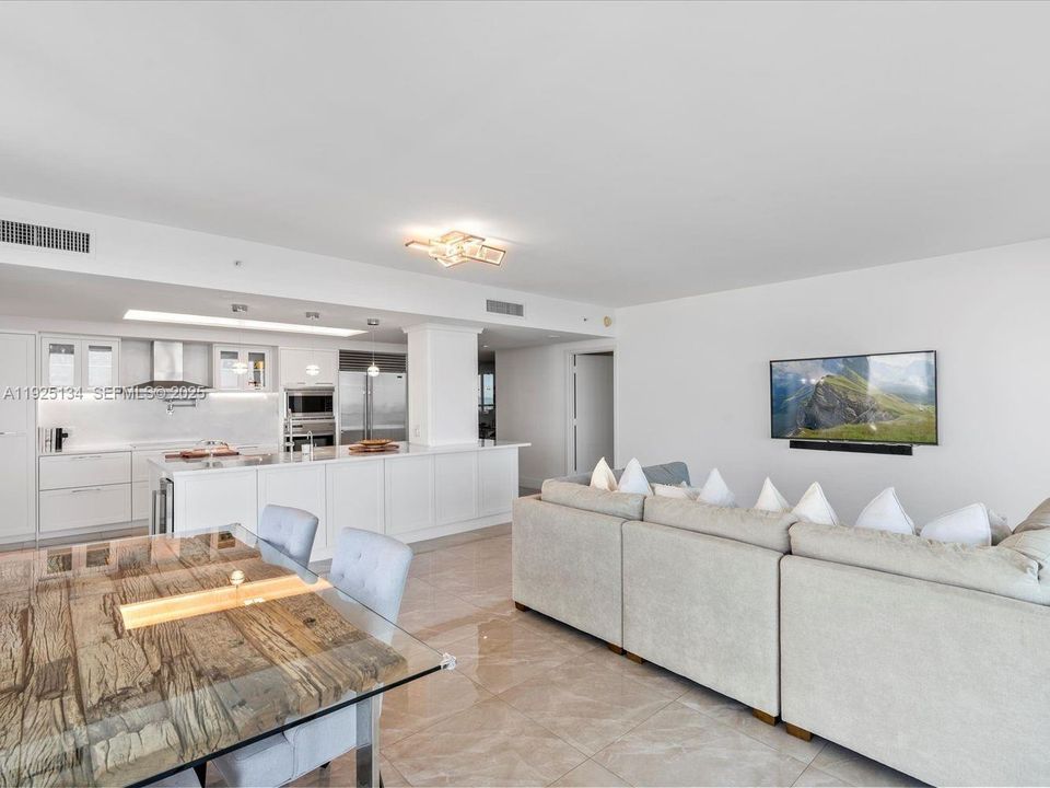 For Sale: $2,100,000 (2 beds, 2 baths, 1878 Square Feet)