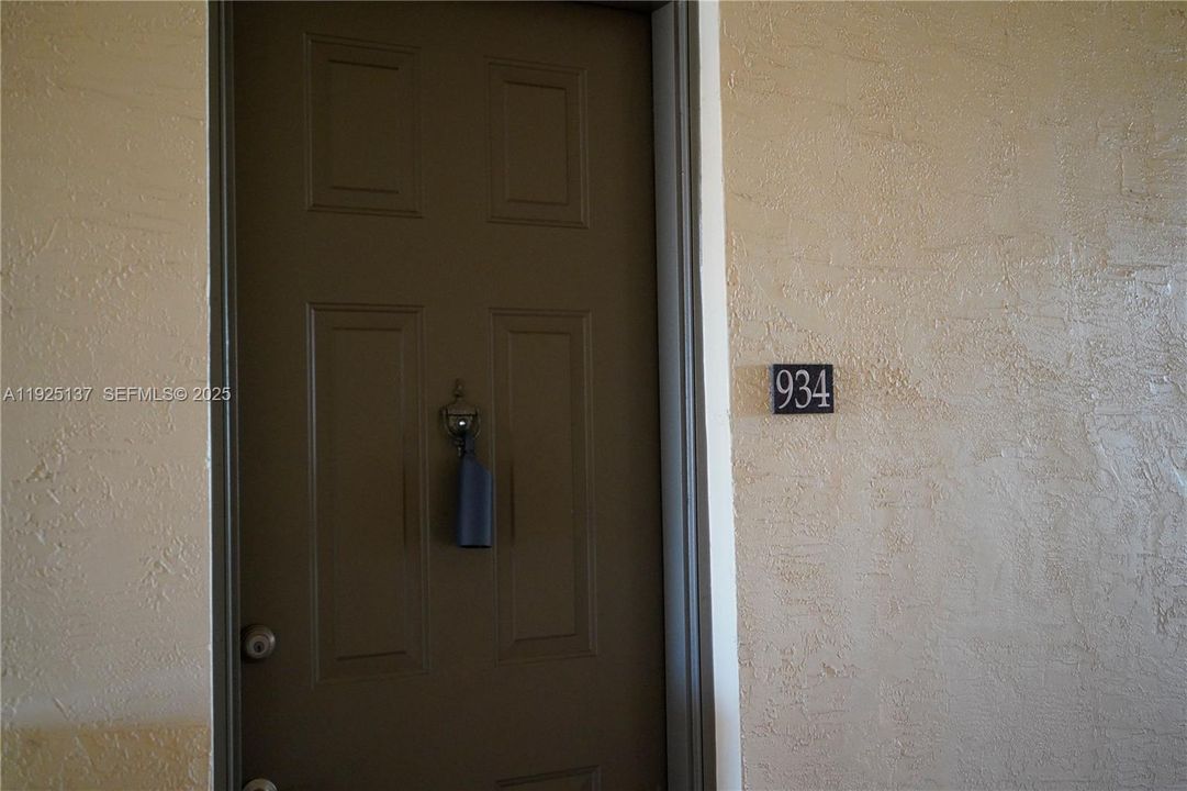 For Rent: $1,975 (1 beds, 1 baths, 775 Square Feet)