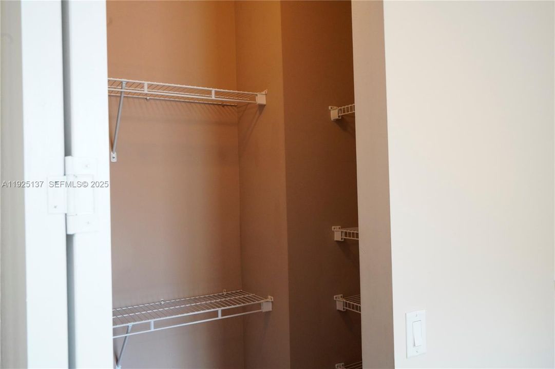 For Rent: $1,975 (1 beds, 1 baths, 775 Square Feet)