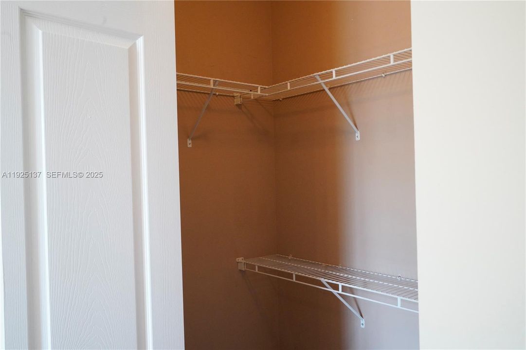 For Rent: $1,975 (1 beds, 1 baths, 775 Square Feet)