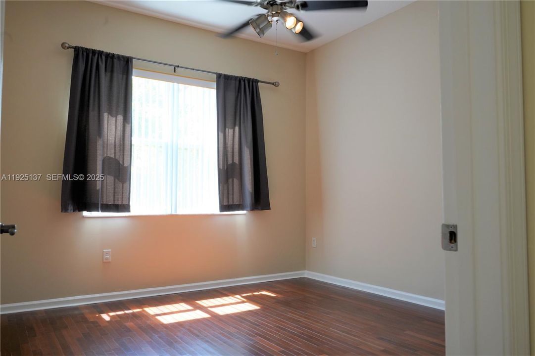 For Rent: $1,975 (1 beds, 1 baths, 775 Square Feet)