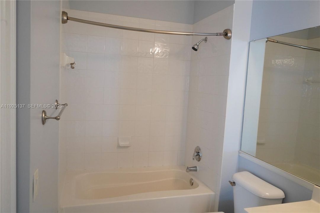 For Rent: $1,975 (1 beds, 1 baths, 775 Square Feet)