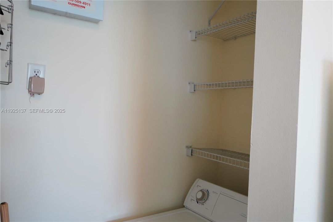 For Rent: $1,975 (1 beds, 1 baths, 775 Square Feet)