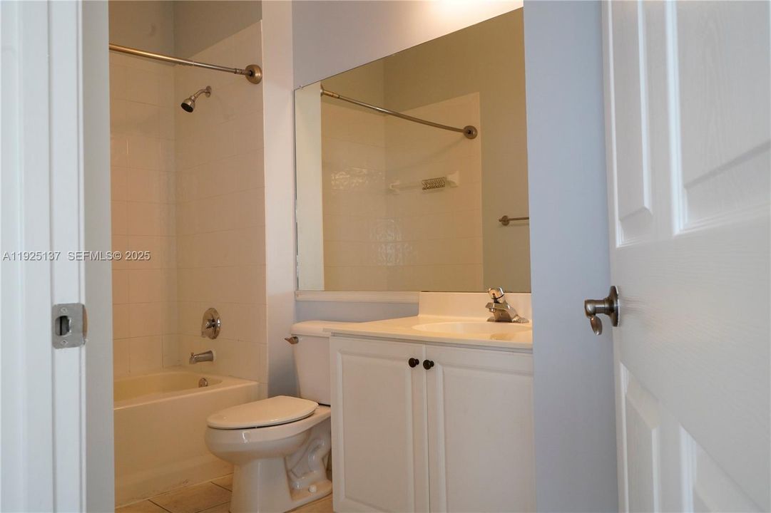 For Rent: $1,975 (1 beds, 1 baths, 775 Square Feet)