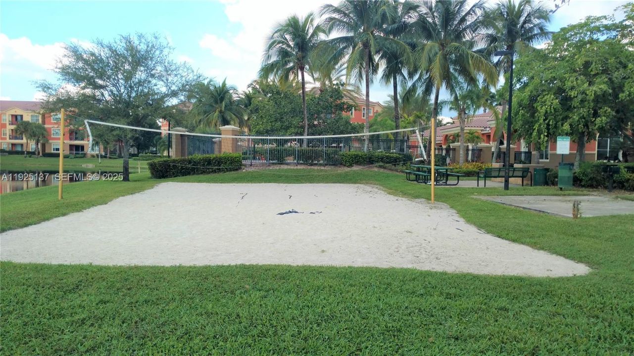 For Rent: $1,975 (1 beds, 1 baths, 775 Square Feet)