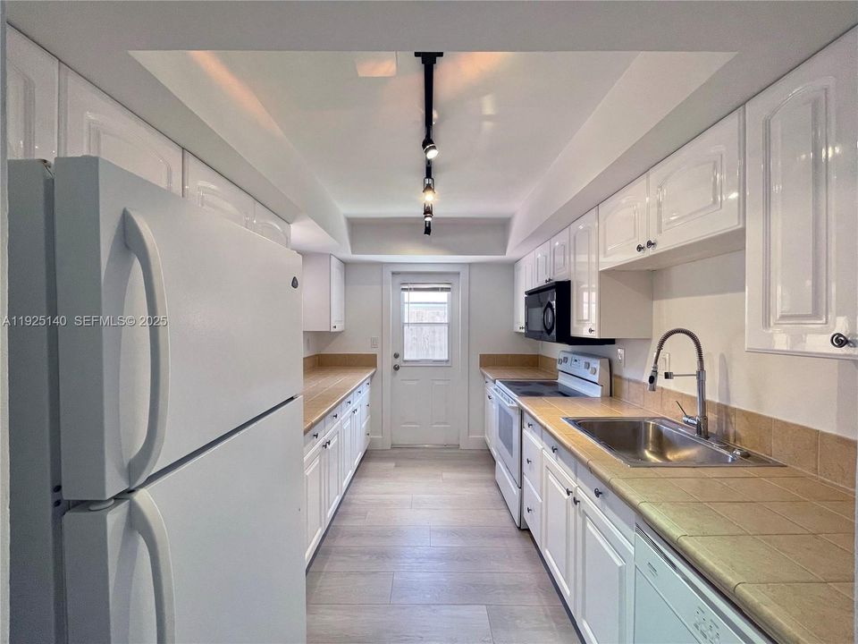 For Rent: $3,100 (2 beds, 2 baths, 1240 Square Feet)