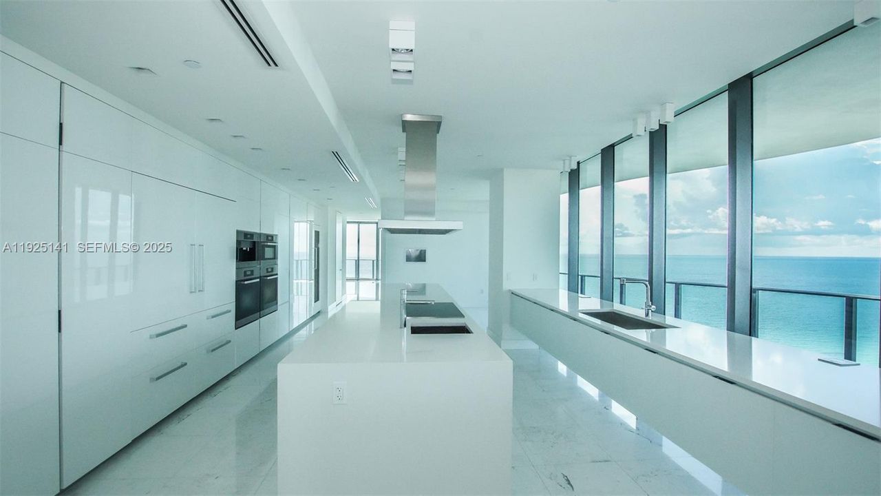 В аренду: $55,000 (4 спален, 5 ванн, 4992 Квадратных фут)