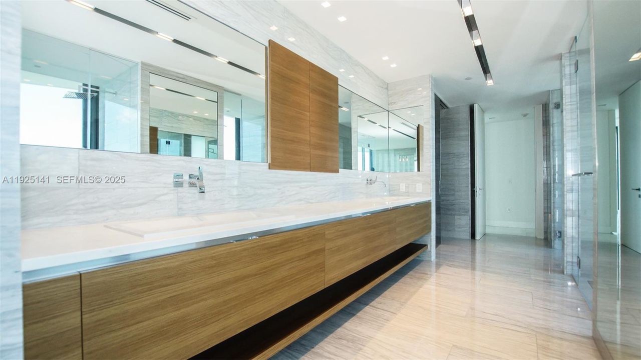 В аренду: $55,000 (4 спален, 5 ванн, 4992 Квадратных фут)