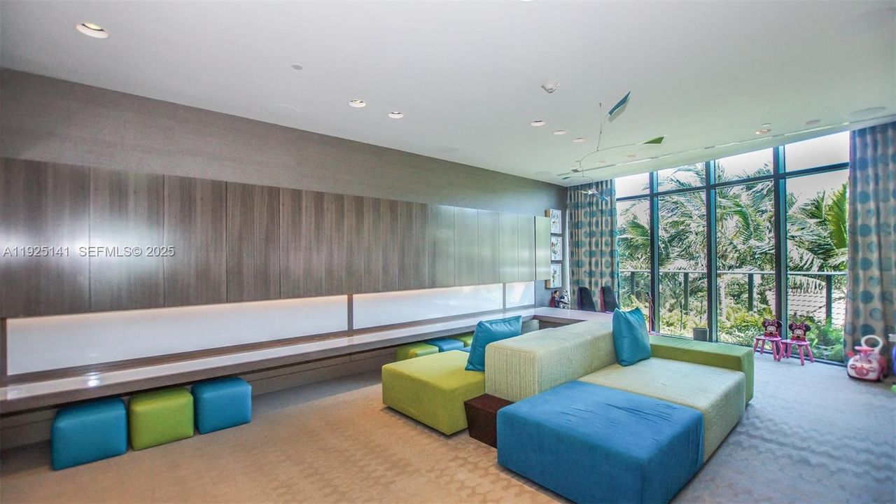 В аренду: $55,000 (4 спален, 5 ванн, 4992 Квадратных фут)