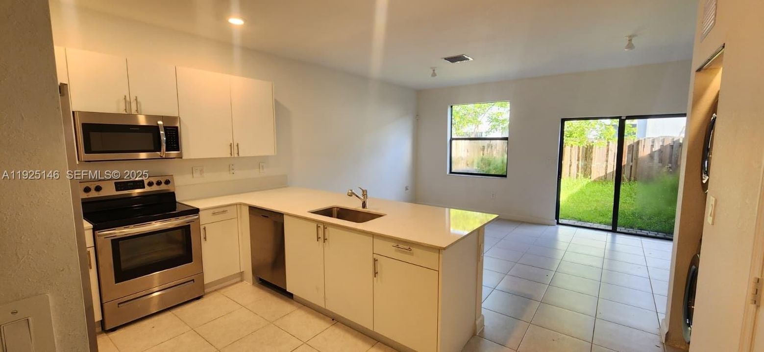 出租: $2,375 (3 贝兹, 2 浴室, 1393 平方英尺)