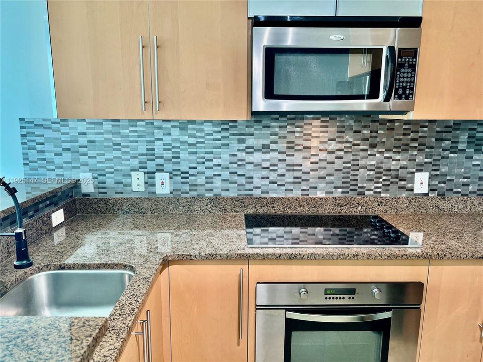 待售: $395,000 (1 贝兹, 1 浴室, 540 平方英尺)