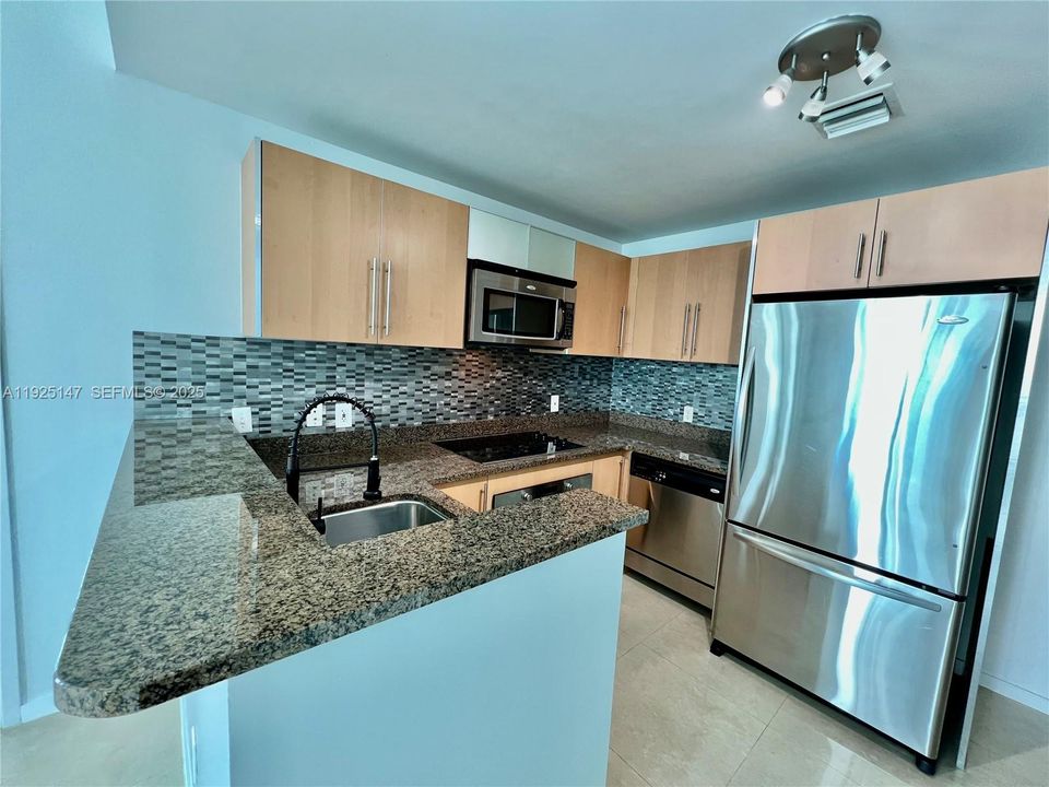 待售: $395,000 (1 贝兹, 1 浴室, 540 平方英尺)