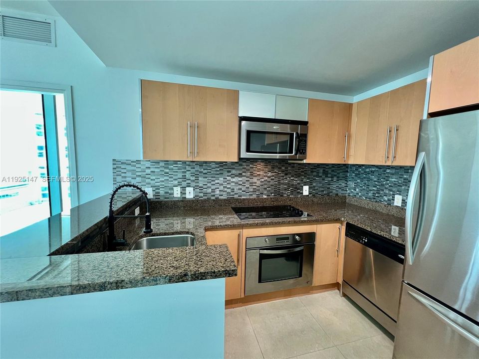 待售: $395,000 (1 贝兹, 1 浴室, 540 平方英尺)